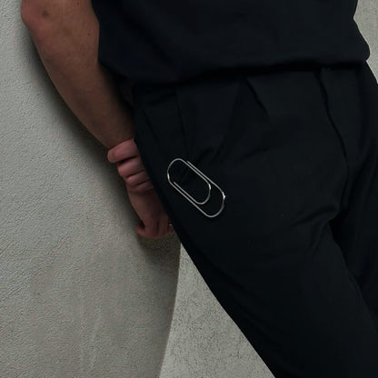 the payper clip as an accessoire on an trouser